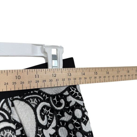 Ann Taylor Crochet Skirt Size 2 White Black Full Floral Classy Fit and Flare - Picture 10 of 12